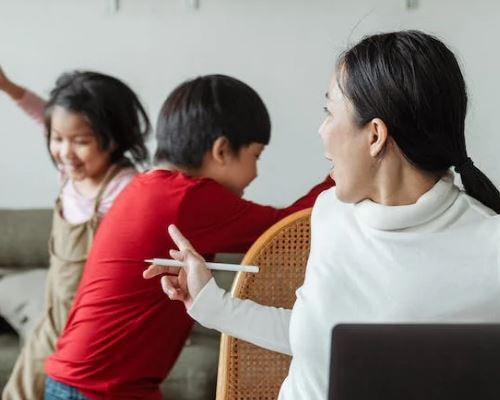 新生兒哭鬧打挺頭後仰是為什麼